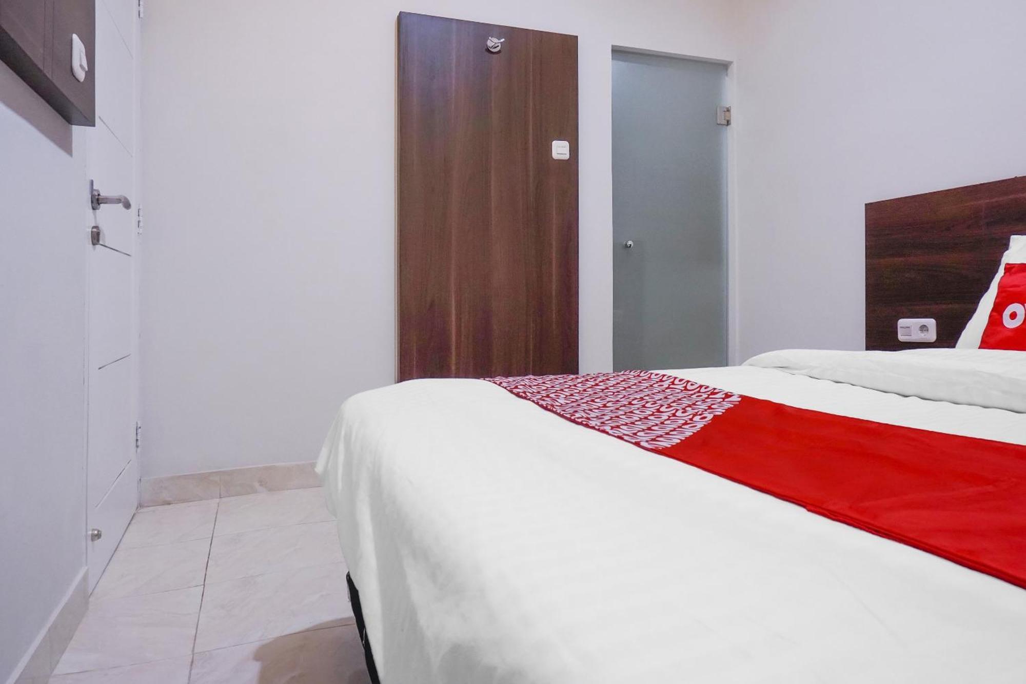 Super Oyo 90115 Near Pasar Baru Otel Cakarta Dış mekan fotoğraf
